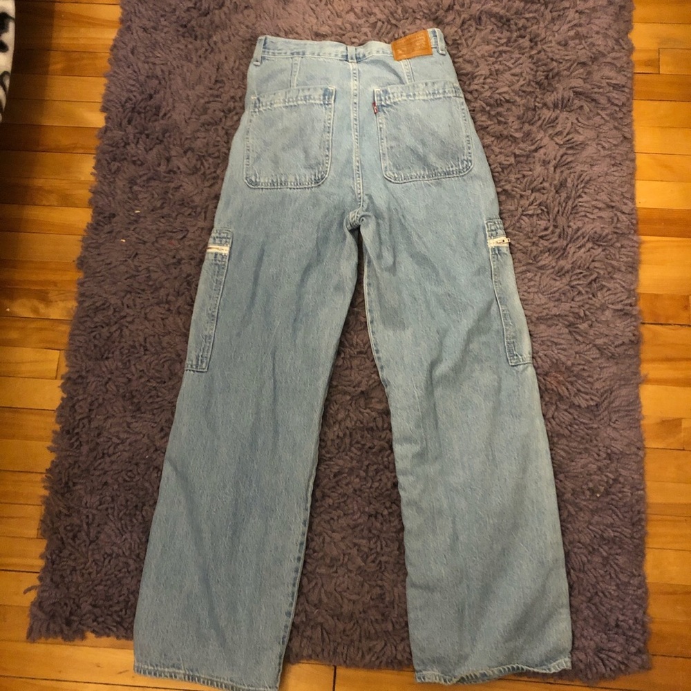 Super cute, high rise, light wash cargo jeans